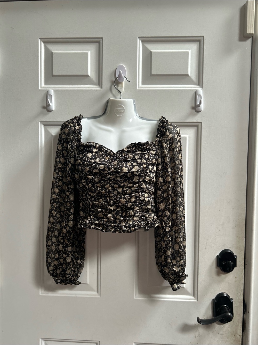 A S T R shiny Floral Smocked Puff-Sleeve Crop Top - Black Floral Sz S- Crop